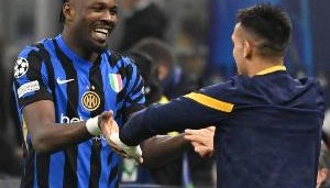 罗体：劳塔罗和小图拉姆一起喝咖啡并平静交流，希望修复关系