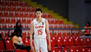 王健：中国U19男篮已是近几届中最好 但内线球员进攻能力约等于0